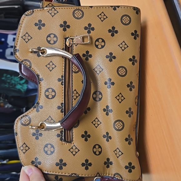 Danboaly purse with cross body strap - Picture 2 of 5